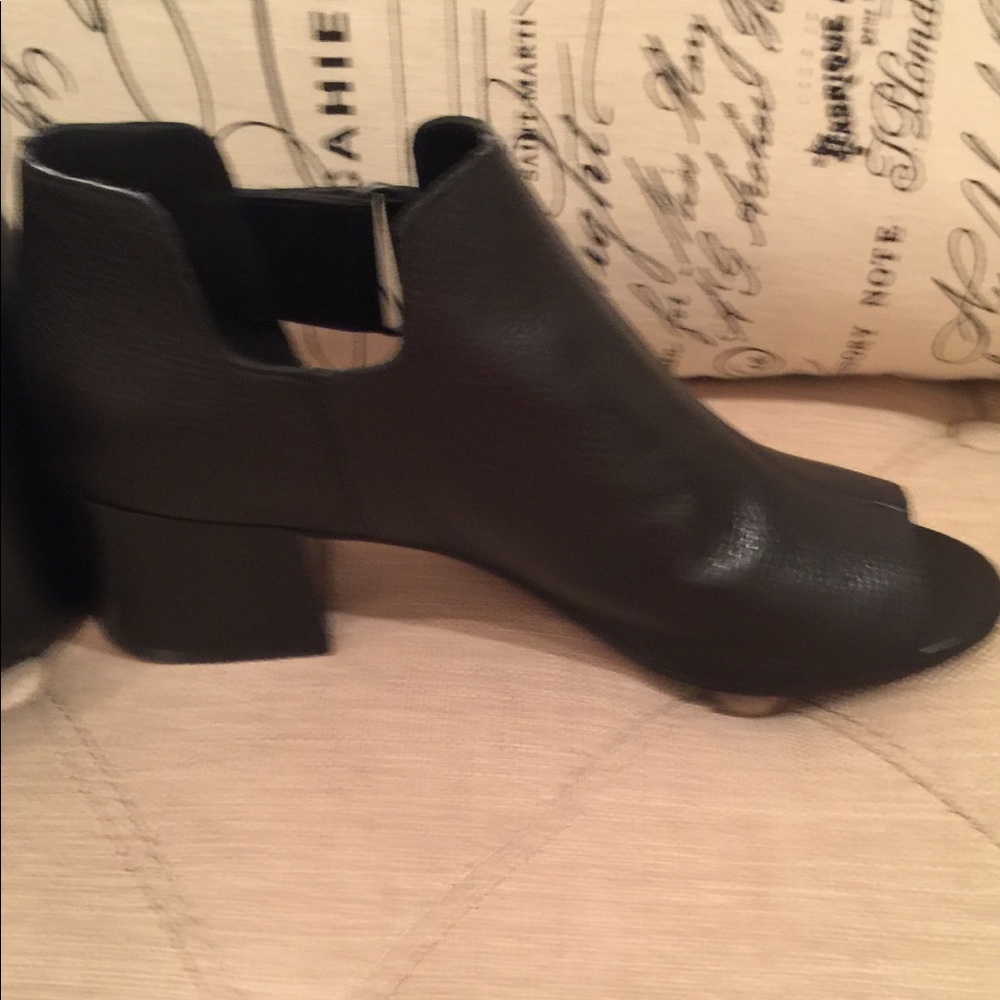 Stylish Booties - Picture 2 of 6